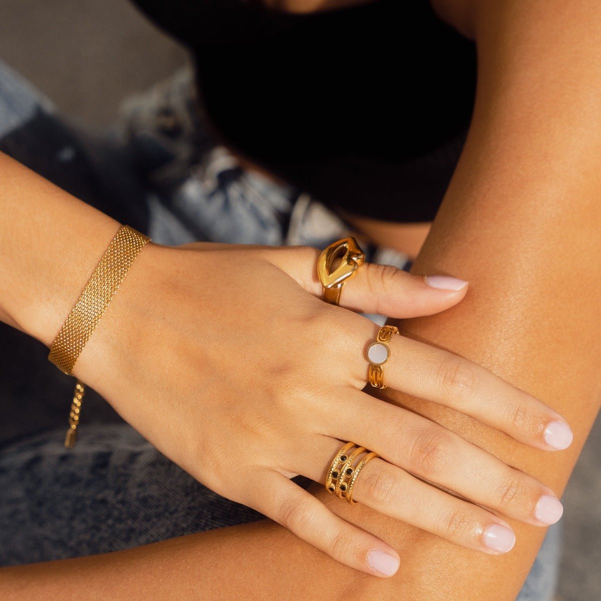 Anel Athena Pedra Madrepérola Banhado em Ouro 18K