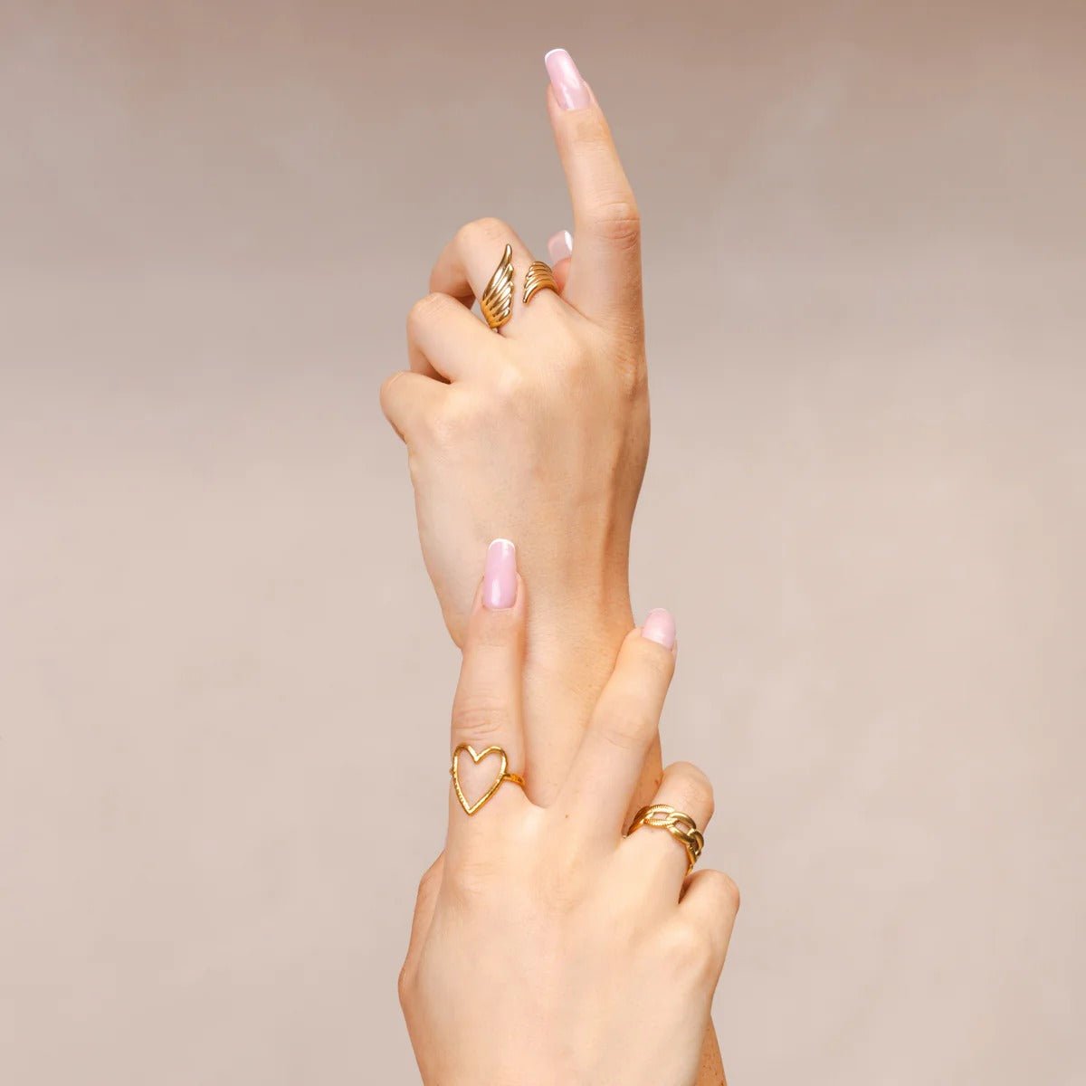 Anel Coração Vazado Ajustável Banhado em Ouro 18K