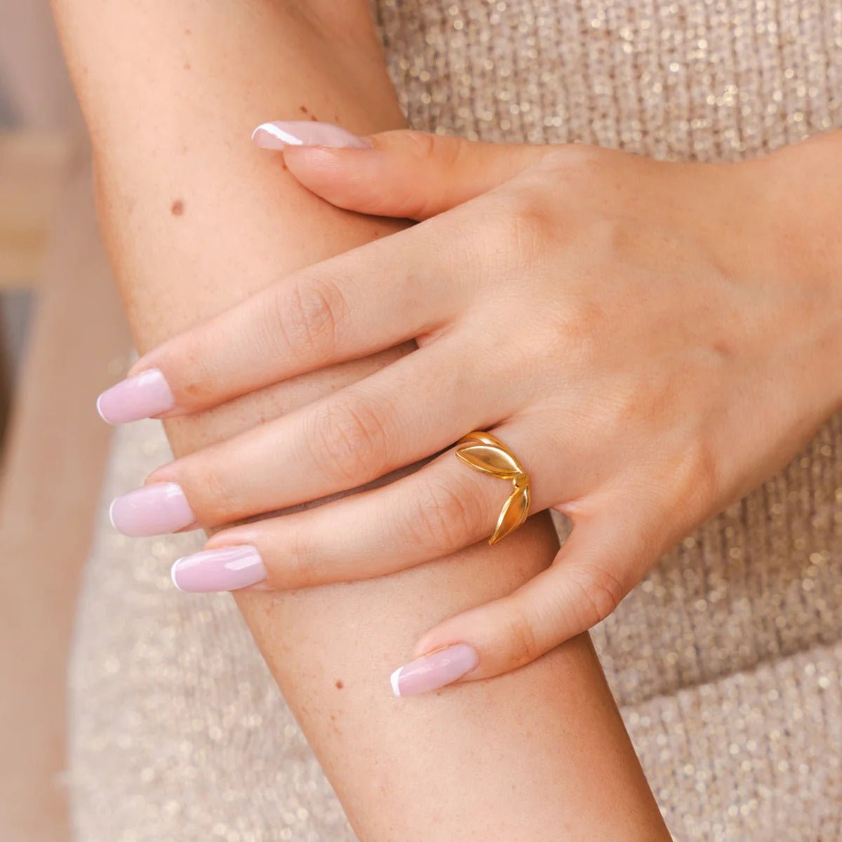 Anel Folhas Ajustável Banhado em Ouro 18K