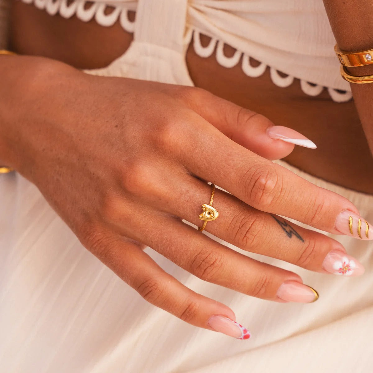 Anel Letra Inicial Bubble Rope Ajustável Banhado em Ouro 18K