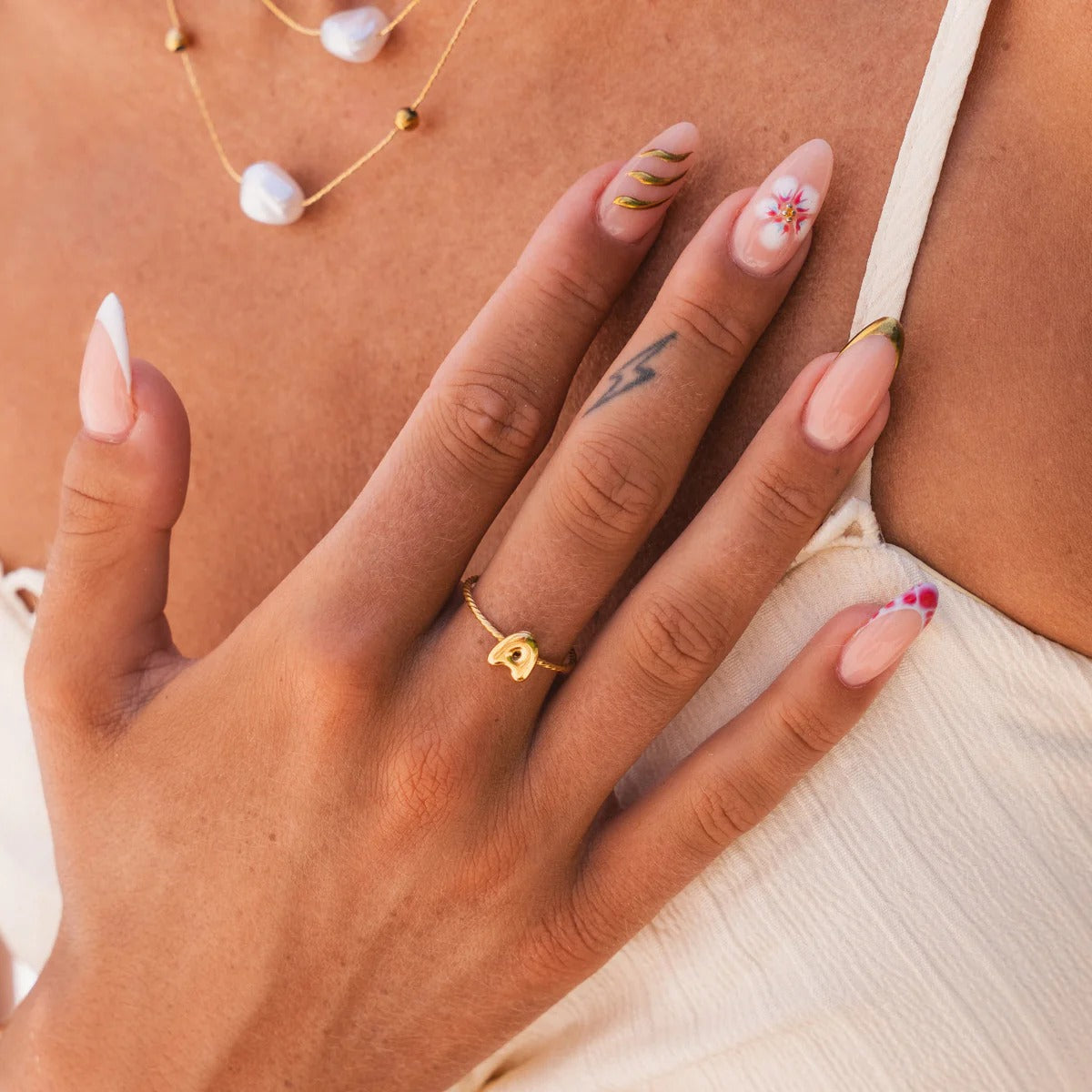 Anel Letra Inicial Bubble Rope Ajustável Banhado em Ouro 18K