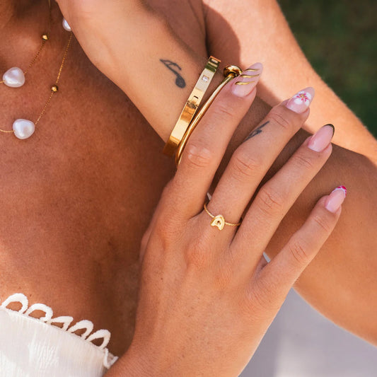 Anel Letra Inicial Bubble Rope Ajustável Banhado em Ouro 18K